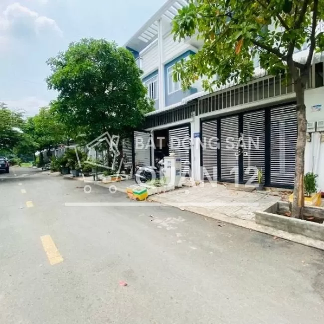 Nhà SHR. (1 Trệt. 1 lầu) Đường Thạnh Xuân 25. Giá: 3.9 tỷ