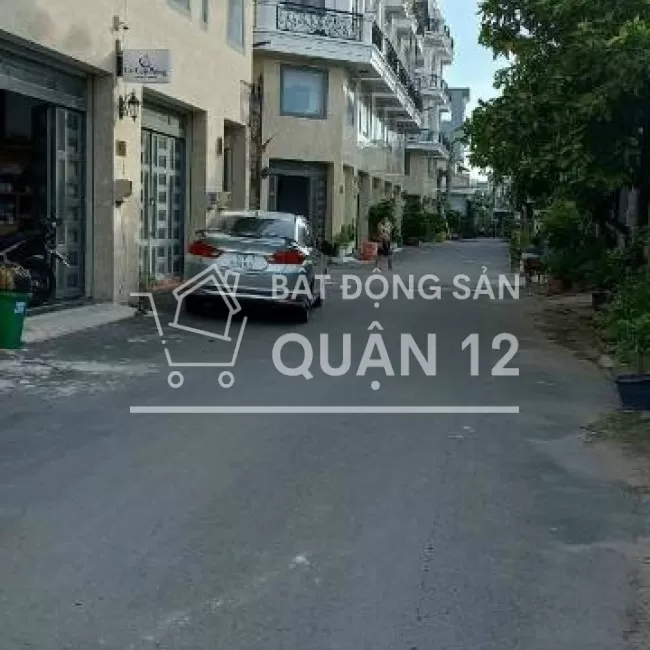 Tôi chính chủ cần bán căn nhà sổ Hồng chung hẻm xe hơi đậu cửa