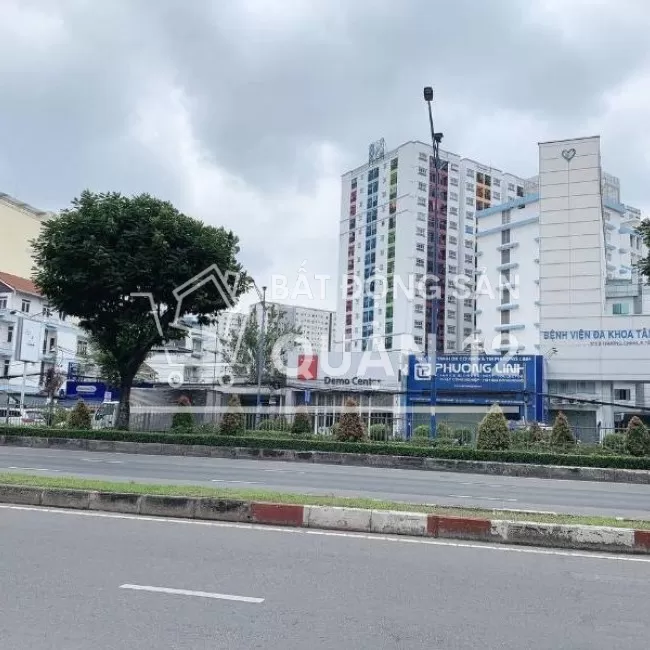 Nhà MTKD Trường Chinh, 126m2, 3 tầng, đường 30m, vỉa hè 10m, giá 16 tỷ