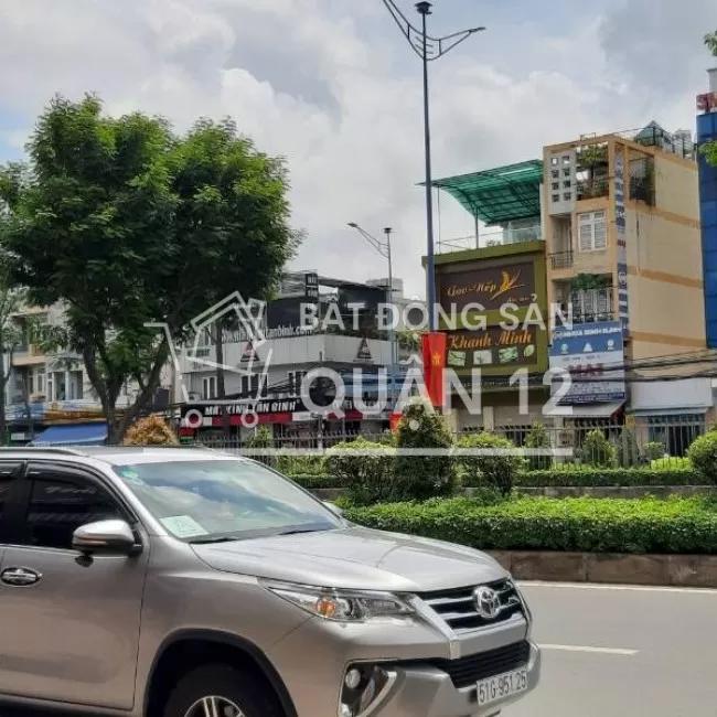 Nhà MTKD Trường Chinh, 126m2, 3 tầng, đường 30m, vỉa hè 10m, giá 16 tỷ