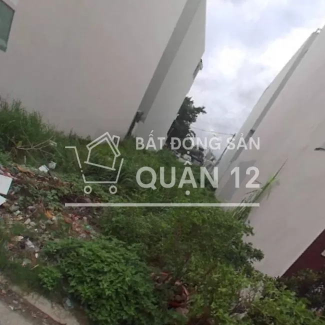 Cần bán gấp lô đất 100m2 kề góc đối diện chợ Q12 giá bán 2tỷ899
