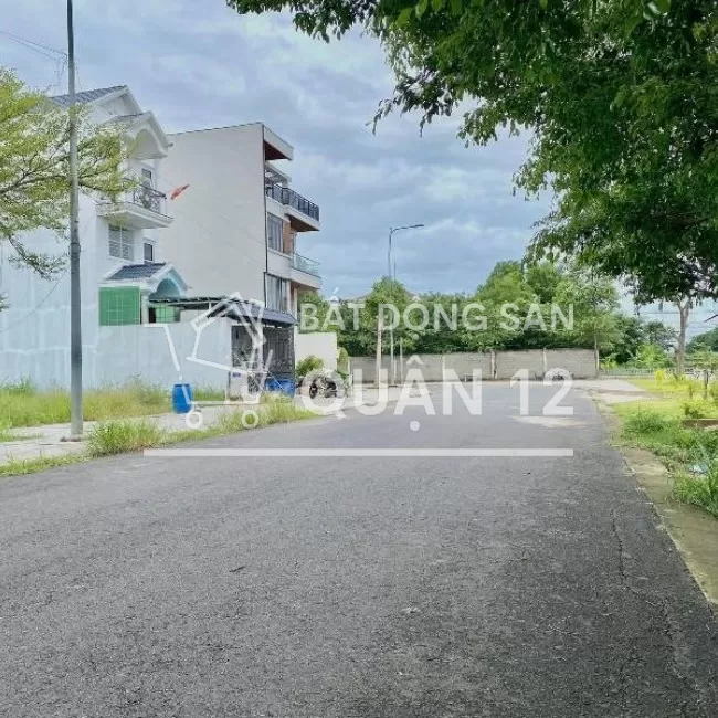 Chủ nhà cần bán lô đất 100m2 kề góc đối điện chợ giá bán 2tỷ899