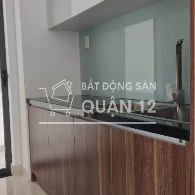 Căn hộ cao cấp, tầng cao, view đẹp, hai phòng ngủ và hai nhà vệ sinh. 