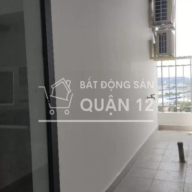 Căn hộ cao cấp, tầng cao, view đẹp, hai phòng ngủ và hai nhà vệ sinh. 