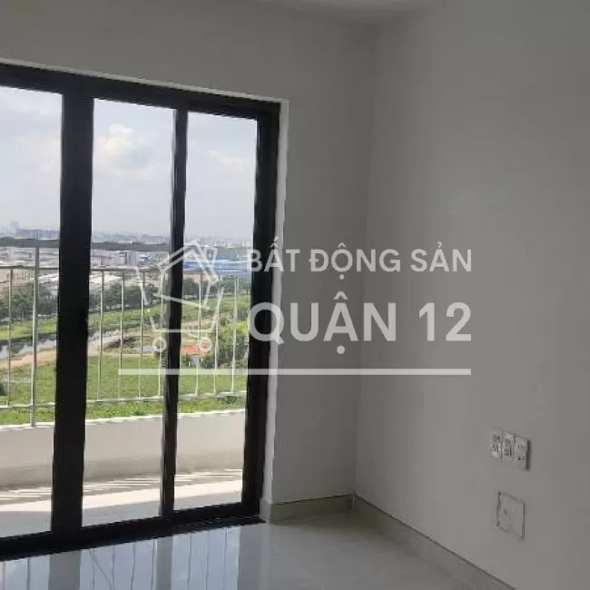 Căn hộ cao cấp, tầng cao, view đẹp, hai phòng ngủ và hai nhà vệ sinh. 