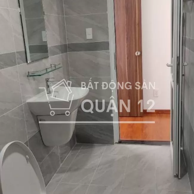 Căn hộ cao cấp, tầng cao, view đẹp, hai phòng ngủ và hai nhà vệ sinh. 
