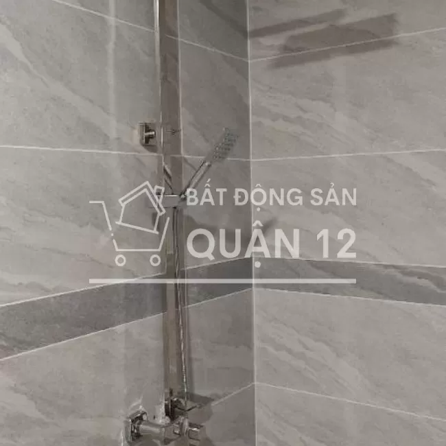 Căn hộ cao cấp, tầng cao, view đẹp, hai phòng ngủ và hai nhà vệ sinh. 