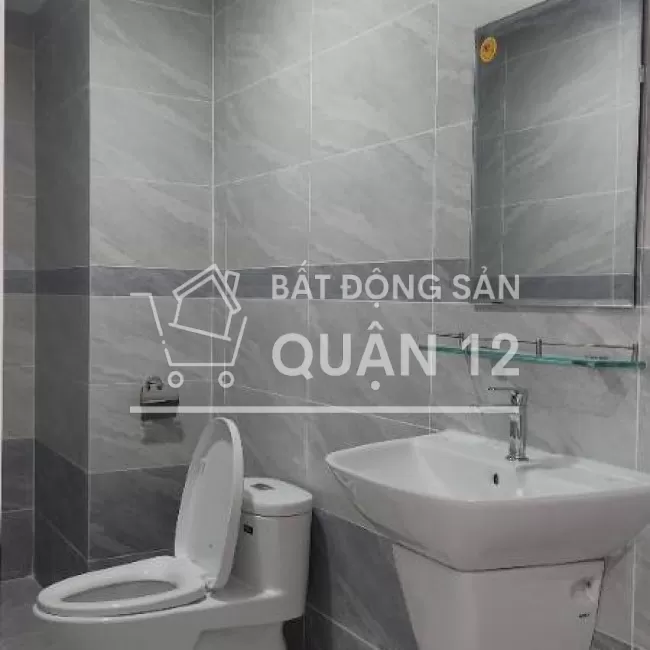 Căn hộ cao cấp, tầng cao, view đẹp, hai phòng ngủ và hai nhà vệ sinh. 