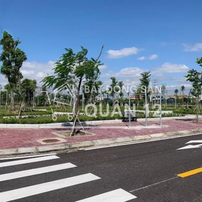 Chủ nhà cần bán gấp 100m2 kề góc Q12 giá bán 2tỷ599