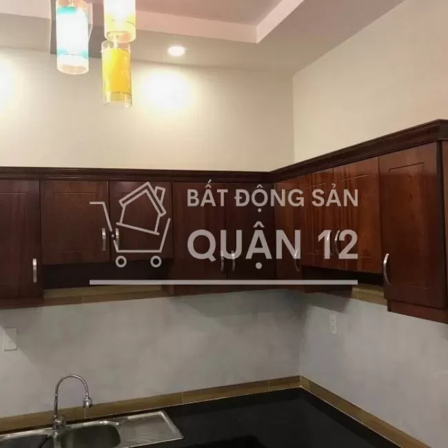 Nhà 2 lầu đường 8m xe hơi quay đầu bày được tiệc cưới trước sân nha