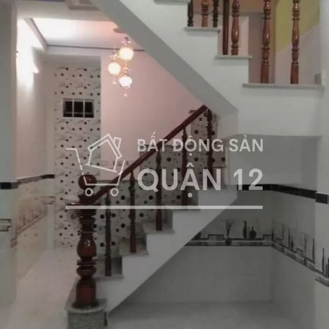 Nhà 2 lầu đường 8m xe hơi quay đầu bày được tiệc cưới trước sân nha