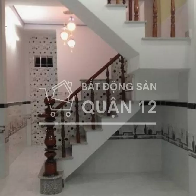Nhà 2 lầu đường 8m xe hơi quay đầu bày được tiệc cưới trước sân nha