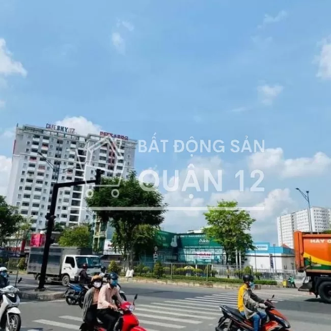 Bán nhà MT Trường Chinh, Quận 12. DT 17x65m, CN 800m². Chỉ 140 tỷ TL.