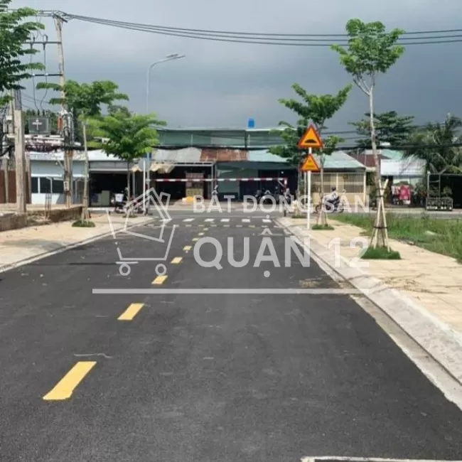 Cần vốn bán đất MT Lê Thị Riêng, Q.12. Sổ riêng. Giá: 2,tỷ/100m2,